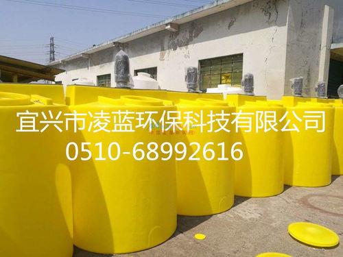 白色黃色大塑料水桶蓄水箱與200L立式攪拌PE加藥桶在廢氣處理中的應(yīng)用